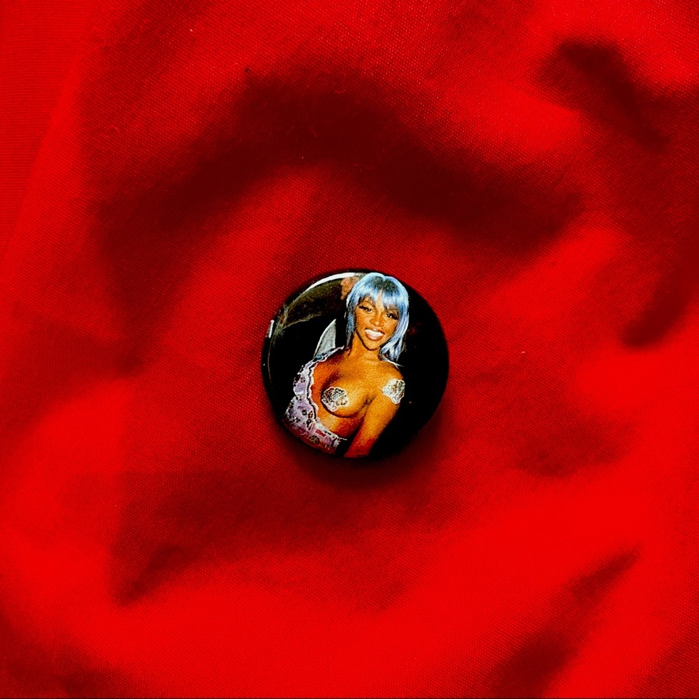 LOT OF PINS - Picture 3 of 5